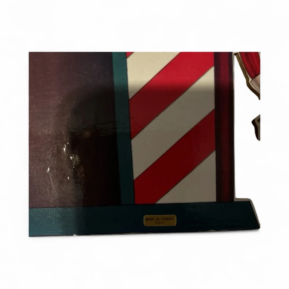 Vintage Wooden Nutcracker Guardhouse Christmas Music Box Layered Wood Soldiers - Picture 4 of 5